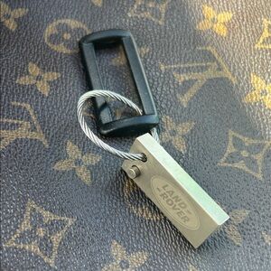 Land Rover Small Luxury Silver Keychain Holder / New Never Used / Authentic